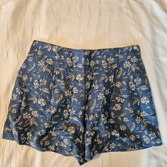 LOFT Blue Floral Linen Blend 4.5 Inch Pleated Pull On Shorts Size Med - Picture 1 of 9